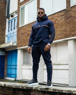 Какие спортивные костюмы носить с черными низкими кедами мужчине