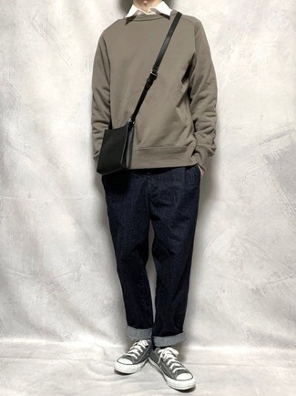 С чем носить черную сумку почтальона