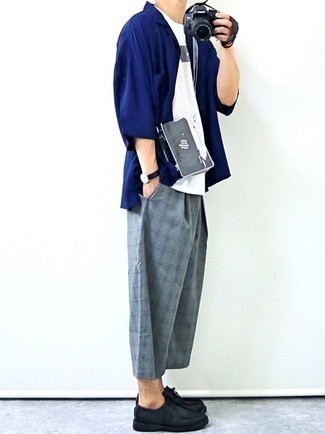 С чем носить черную сумку почтальона