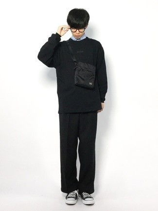 С чем носить черную сумку почтальона