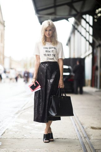 Какие сабо носить с черной юбкой-миди