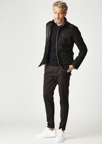 С чем носить черную куртку в стиле милитари мужчине