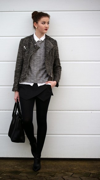 Какие косухи носить с черной мини-юбкой