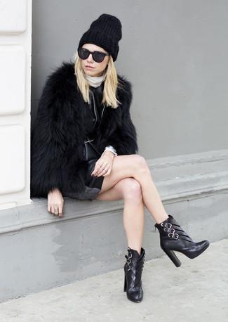 Какие пиджаки носить с черной мини-юбкой