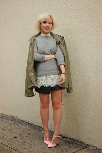 Какие парки носить с черной мини-юбкой