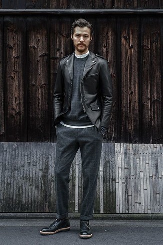 Какие свитера с круглым вырезом носить с черными монками