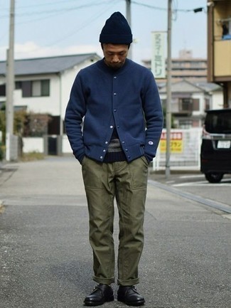 Какие свитера с круглым вырезом носить с черными монками