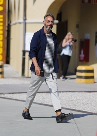 Какие футболки с круглым вырезом носить с черными монками