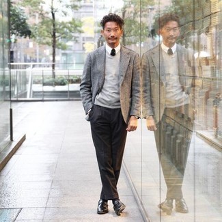 Какие классические брюки носить с черными монками