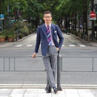 Какие классические брюки носить с черными монками