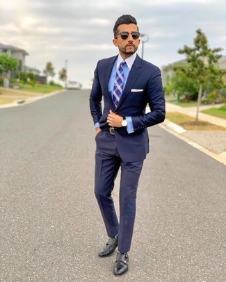 Какие костюмы носить с черными монками