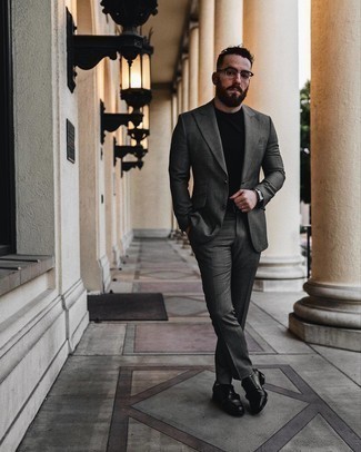 Какие костюмы носить с черными монками