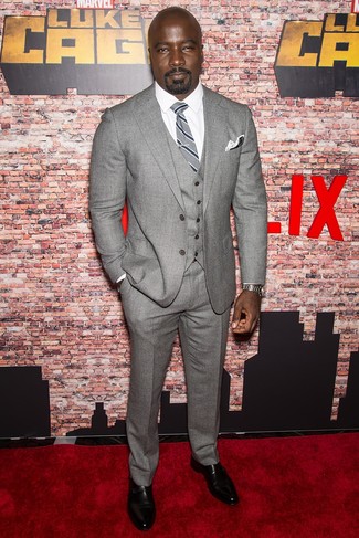 Какие костюмы-тройки носить с черными монками