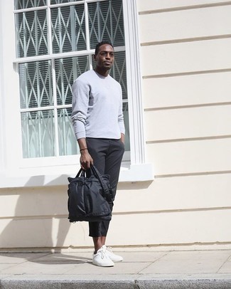 С чем носить черный нейлоновый портфель