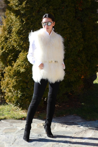 Какие джинсы носить с черными ботфортами