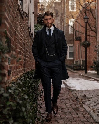 Как носить черное длинное пальто с черными классическими брюками