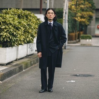 Какие лоферы носить с черным длинным пальто