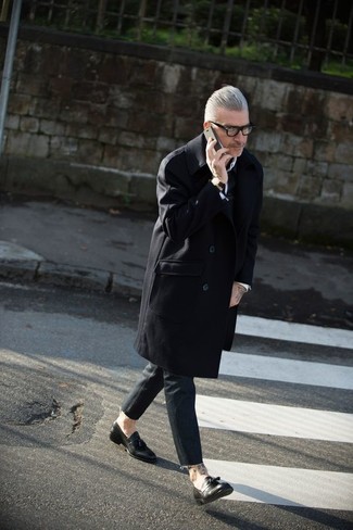 Какие лоферы носить с черным длинным пальто