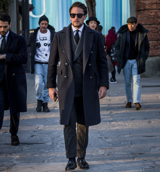 Какие лоферы носить с черным длинным пальто