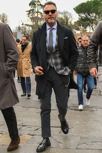 Какие монки носить с черным длинным пальто