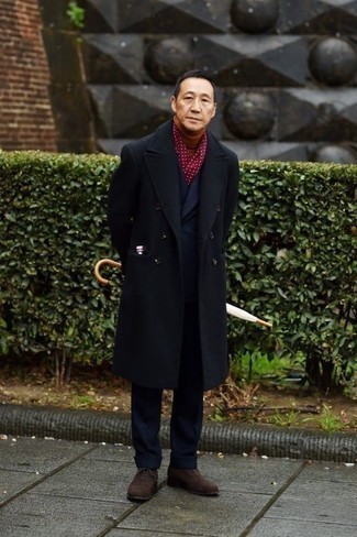 Какие костюмы носить с черным длинным пальто