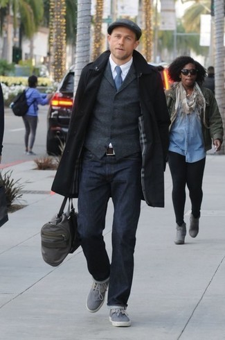 Какие жилеты носить с черным длинным пальто