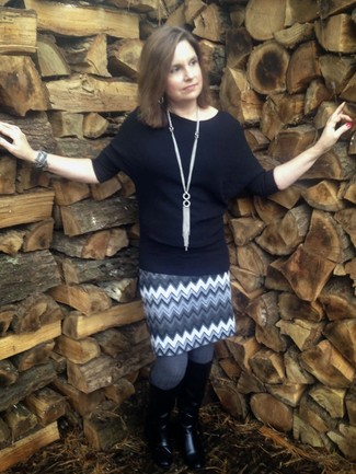 С чем носить черный свободный свитер