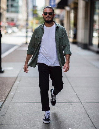 С чем носить черные брюки мужчине