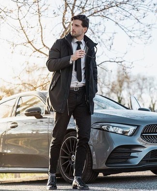 Как носить черную парку с черными брюками чинос