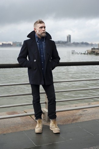 Как носить черное полупальто с черными джинсами