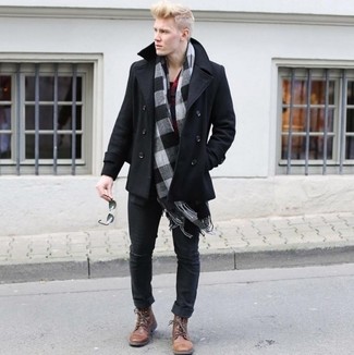 Как носить черное полупальто с черными джинсами