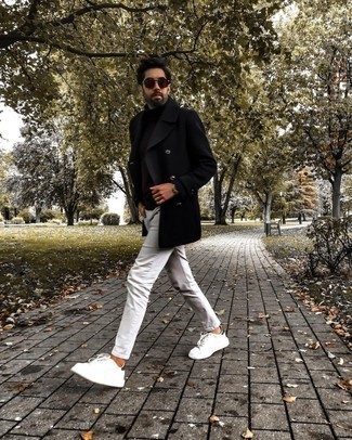 Как носить черное полупальто с темно-серыми джинсами