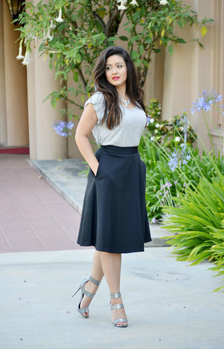 С чем носить черную юбку-миди со складками