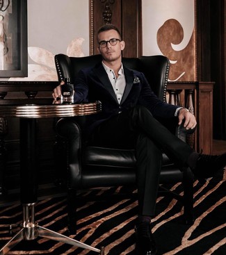 С чем носить черный нагрудный платок