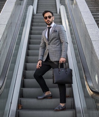 С чем носить черный нагрудный платок