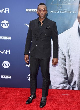 С чем носить черный нагрудный платок