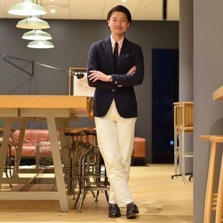 С чем носить черный нагрудный платок