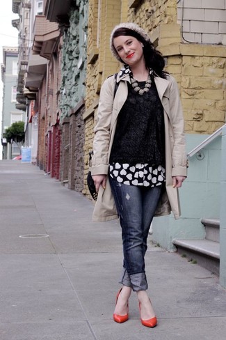 С чем носить черную блузку в горошек