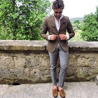 С чем носить черный нагрудный платок в горошек