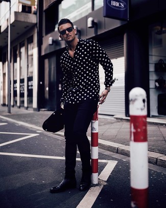 С чем носить черную рубашку в горошек мужчине
