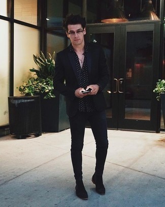 С чем носить черную рубашку в горошек мужчине