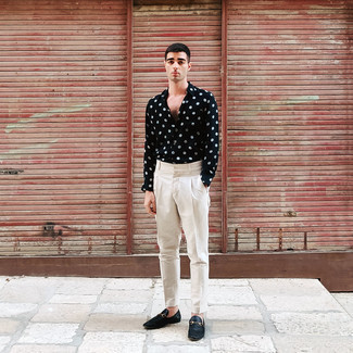 С чем носить черную рубашку в горошек мужчине