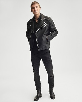 Как носить черную футболку-поло с черной кожаной косухой мужчине