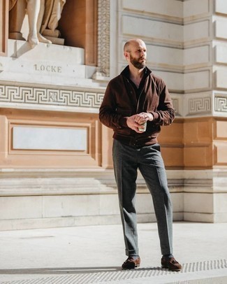 Какие лоферы носить с черной футболкой-поло мужчине