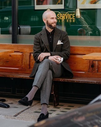 С чем носить черный свитер с воротником поло мужчине