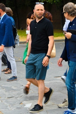 Какие шорты носить с черной футболкой-поло мужчине