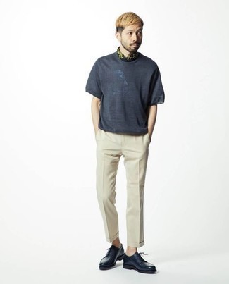 С чем носить черную бандану с принтом мужчине