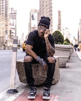 С чем носить черную шапку с принтом мужчине