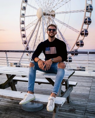 С чем носить черный свитер с круглым вырезом с принтом мужчине