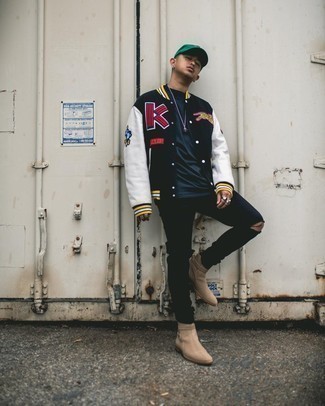 С чем носить черную куртку с принтом мужчине